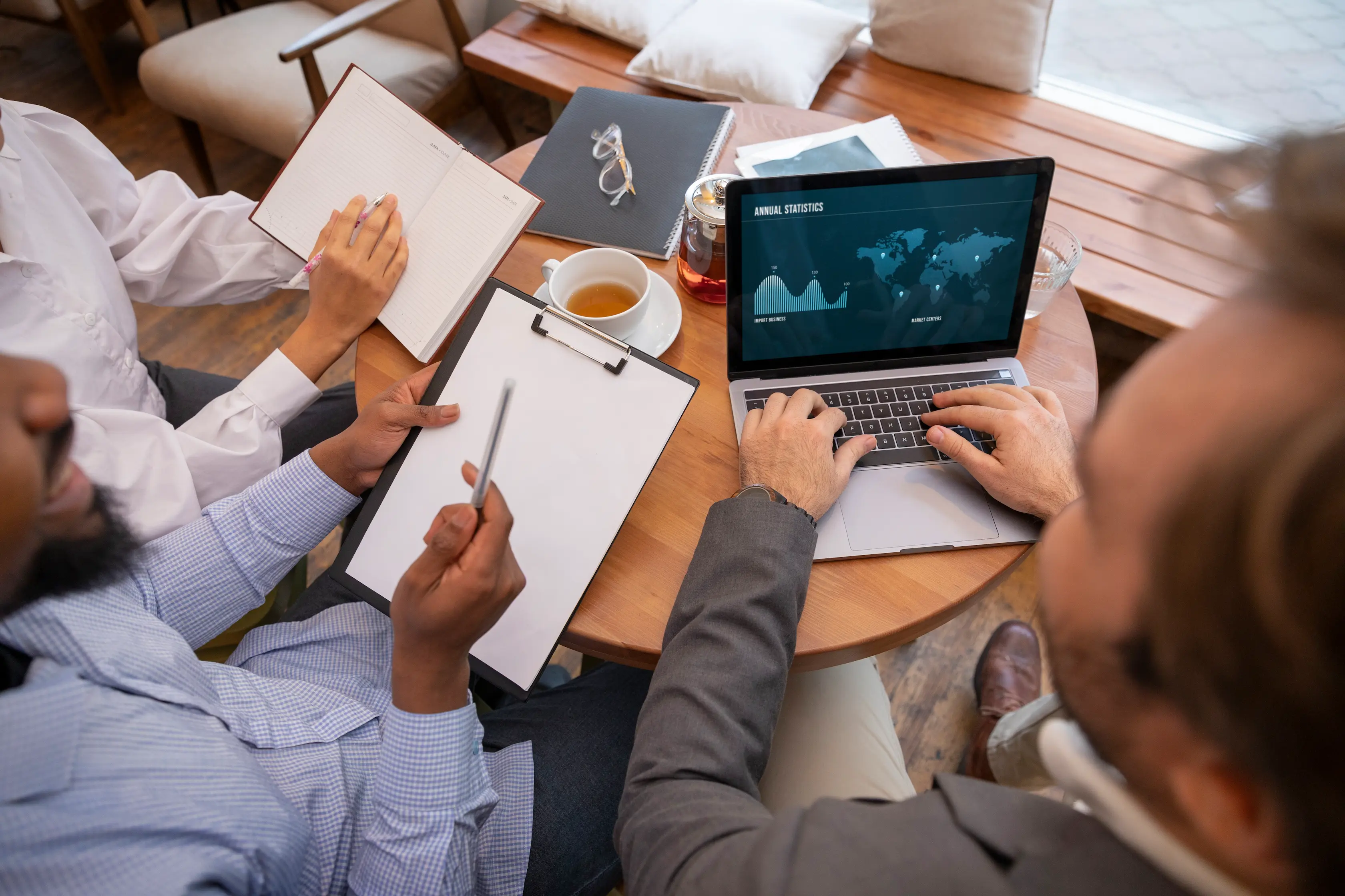 Producción académica y formación en evaluación de tecnologías sanitarias - Synapsis Health